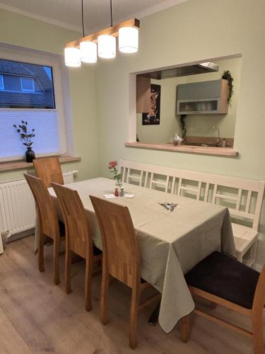 บริการและสิ่งอำนวยความสะดวก, Wacholderweg, Ferienhaus in ชเนเฟอร์ดินเกน