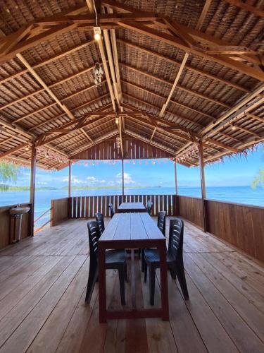 Ресторант, Irene Homestay Raja Ampat in Pulau Pambemuk