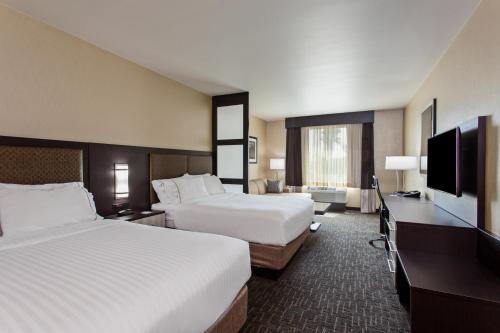 Holiday Inn Express & Suites Anaheim Resort Area, an IHG Hotel