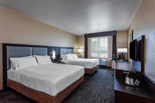 Holiday Inn Express & Suites Anaheim Resort Area