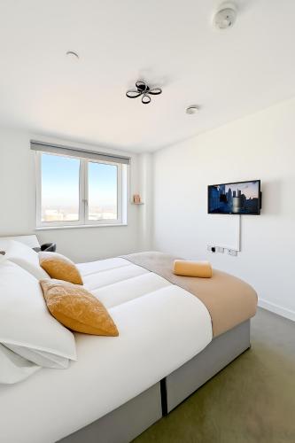 The London City ViewPoint Modern 2-Bed Stay In East London