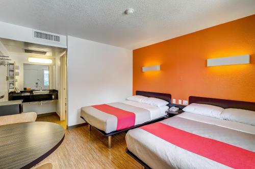 2 double beds