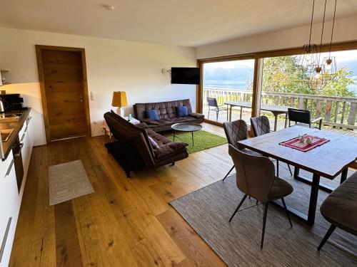 Apartment with Lake View