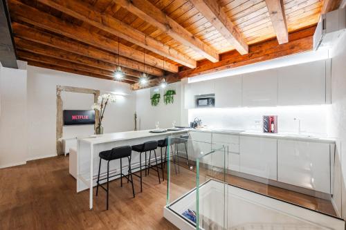 Aria Arena Duplex Suite - up to 8 pax
