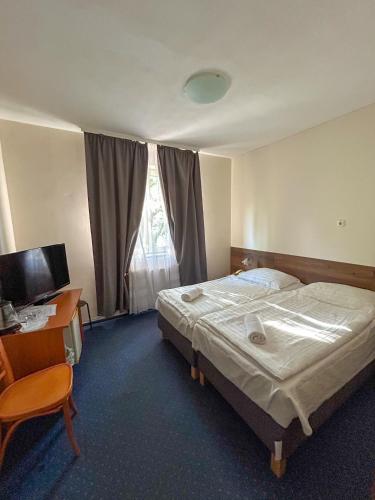 Corvin Hotel - image 10