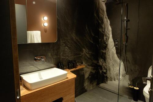 Room 12 Room Type - Suite Know Room 12 Room Type - Suite Know