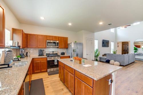 Yard and Office Spacious Family Home in Forney in Форні