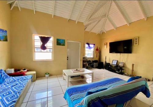 Spacious 2-Bedroom, 2-Bath Apartment 5 Mins to Sandy Beach & Airport, Vieux Fort (fotografie 4)