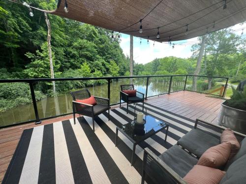 The Hideaway on Tacketts - Shipping Container in Hurricane, USA