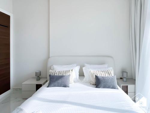 Jewelz Luxury 2BR l Balcony, Pool & Garden Views, Dubai (photo 6)