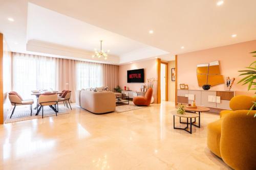 Luxury 3 Bedroom Apartment in the Heart of CFC with Swimming pool, Casablanca
