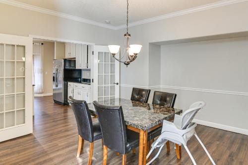 Des Moines Suburb Stay with Spacious Layout and Deck! in Johnston 