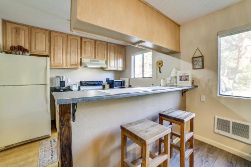 Cozy Mammoth Lakes Studio 5 Mi to Ski Slopes thumb 2
