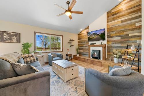 1 Mi to Dtwn Loudon Spacious River-View Home in Loudon (TN)