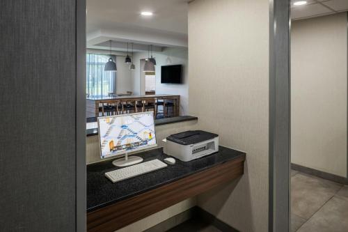 Fairfield Inn & Suites Butler - image 11