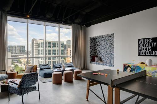 Moxy Charlotte Downtown thumb 4