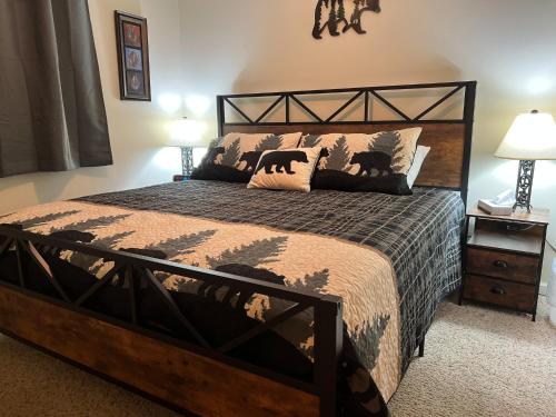 ML276 Cozy Down Home Feeling Close To Lift WiFi Near Village in Snowshoe, USA
