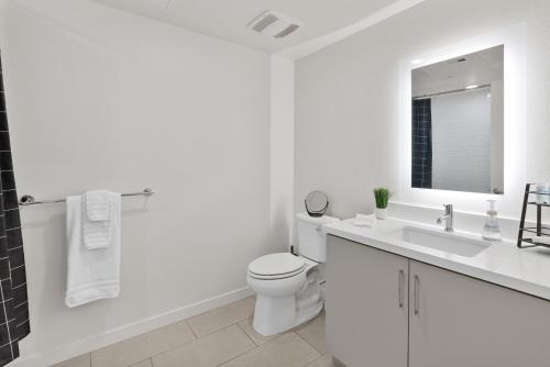Bright Studio on Sunset Blvd Pool, Parking, Gym, Лос-Анджелес (фото 11)