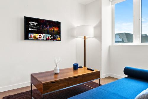 Bright Studio on Sunset Blvd Pool, Parking, Gym, Лос-Анджелес (фото 7)