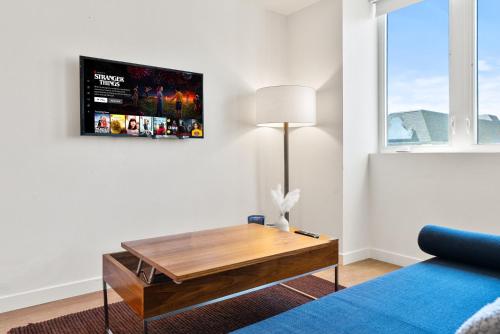 Bright Studio on Sunset Blvd Pool, Parking, Gym, Лос-Анджелес (фото 5)