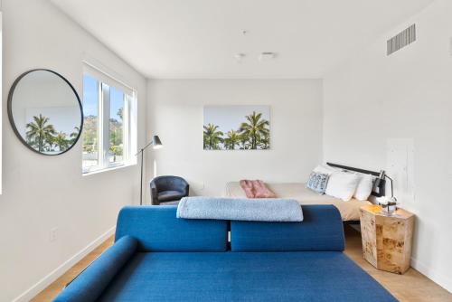 Bright Studio on Sunset Blvd Pool, Parking, Gym, Лос-Анджелес (фото 10)