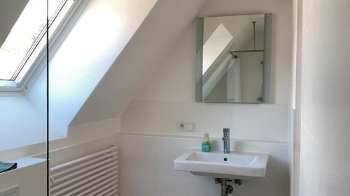 Helle Einliegerwohnung im Münchner Südosten (Helle Einliegerwohnung im Munchner Sudosten) in ออทโทบรูนน์