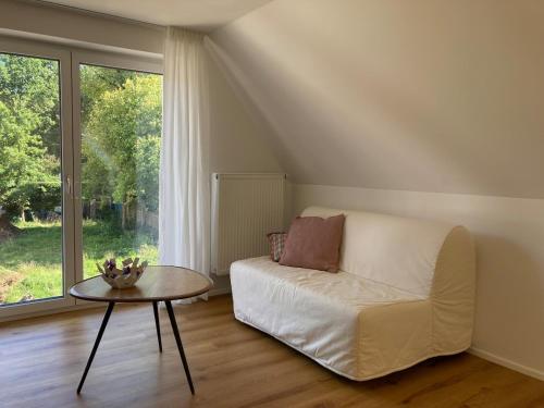 Helle Einliegerwohnung im Münchner Südosten (Helle Einliegerwohnung im Munchner Sudosten) in ออทโทบรูนน์