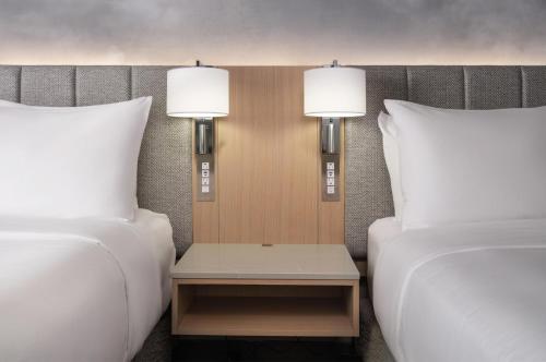 2 queen beds