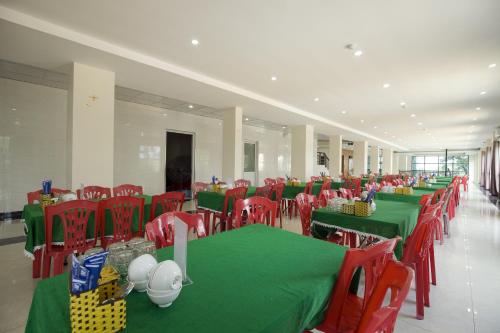Restaurant, Loan Ngạn Hotel Hải Hòa in Tanh Gia (Thanh Hoa)