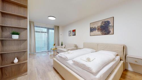 Downtown Apt w King Size Bed and AC, Bratislava (photo 6)