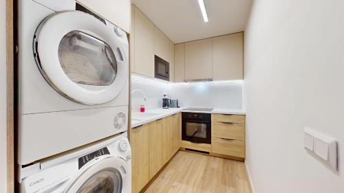 Downtown Apt w King Size Bed and AC, Bratislava (photo 9)