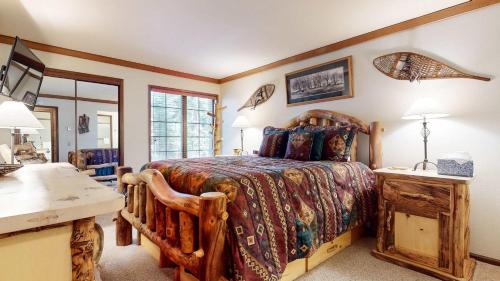 Walk to Mammoth Ski Lifts at Canyon Lodge Condo