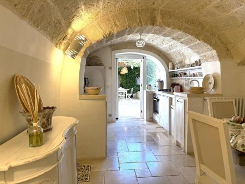 Donna Lucrezia, un giardino segreto per te! in Torre a Mare