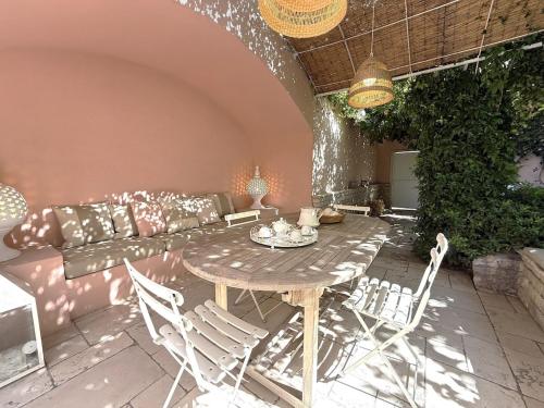 Donna Lucrezia, un giardino segreto per te! in Torre a Mare