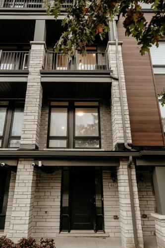 Luxury 2-Bed Townhouse Near Waterfront & Downtown in Ajax (ON)
