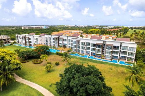 Elegant Cocotal 2BD Condo - image 5