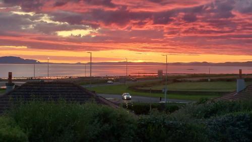 Seafield Crt, Ardrossan North Shore Beach in Ардоссан
