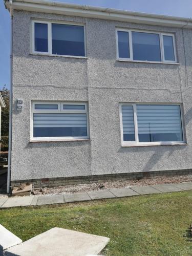 Seafield Crt, Ardrossan North Shore Beach in Ардоссан
