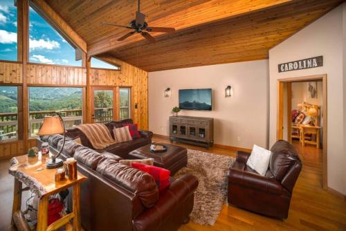A-frame, Grand Views, Hot Tub, Mins To Boone & Asu in Sugar Grove (NC)