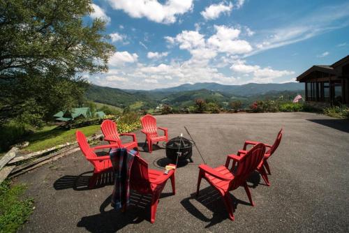 A-frame, Grand Views, Hot Tub, Mins To Boone & Asu in Sugar Grove (NC)
