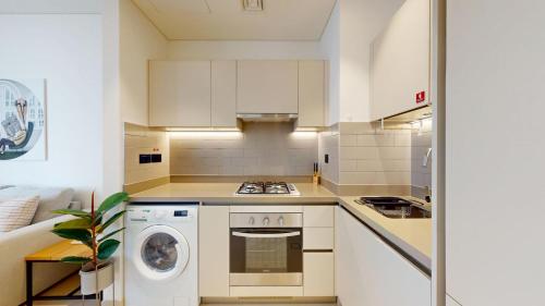 Locations l Elegant One Bedroom l City Views and Free Pool, Gym Access, Dubai (foto 3)
