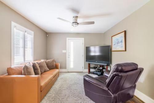 2 Bed Stay with Updated Bath and Kitchen