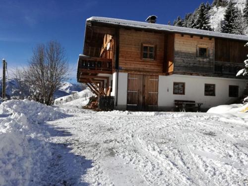 Achthütte Großarl Urige Almhütte in Traumlage mit Infrarotkabine, Garten & Bergpanorama in Großarl, Österreich