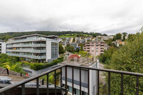Mount Pilatus view Apartment Lucerne with free parking & WIFI in Крінс