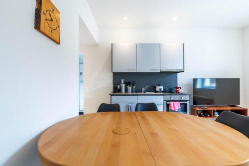 Mount Pilatus view Apartment Lucerne with free parking & WIFI in Крінс