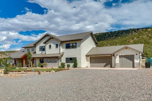 Natl Forest Access and Mtn Views Family Eagar Home in Eagar 