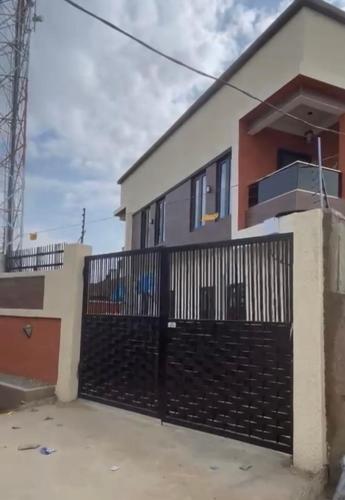 Exterior view, Luxury 1BR apartment with free wifi in Somolu