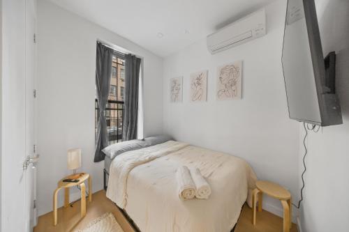 Prime Columbus Circle 1BR: Steps from Central Park - 침대
