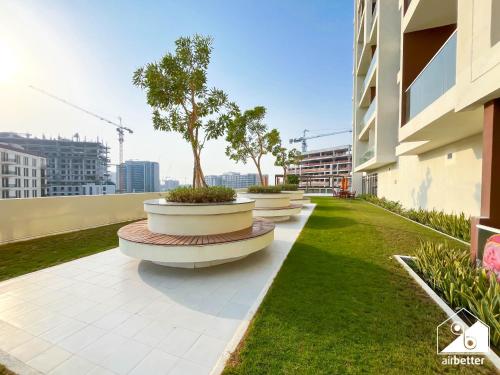 Family-Friendly 2BR l Pool, Garden & Parking, Dubaj (zdjęcie 3)