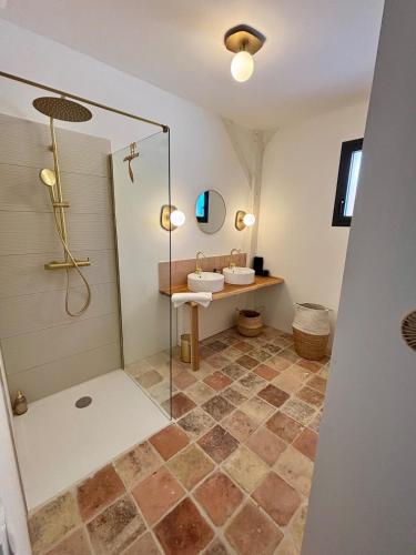 Shower, Vignes du Roc in Villereal